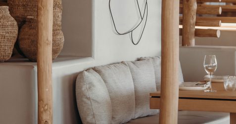 Minimalist interior seating area with smooth Terrazzo GraniTech wall, showcasing a high-quality type of interior plaster finish in a modern dining space